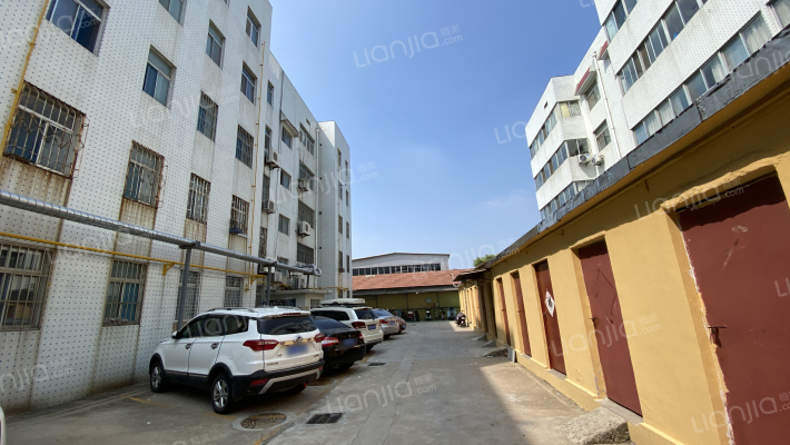 老农行家属院外景图