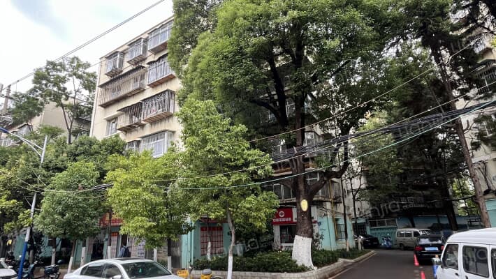 东华小区冬青里外景图