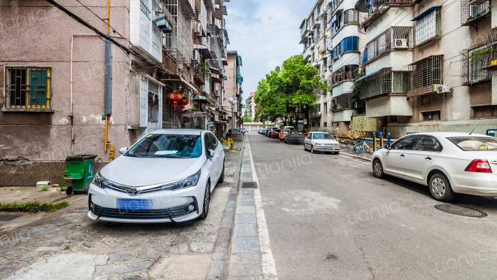 西山南巷外景图