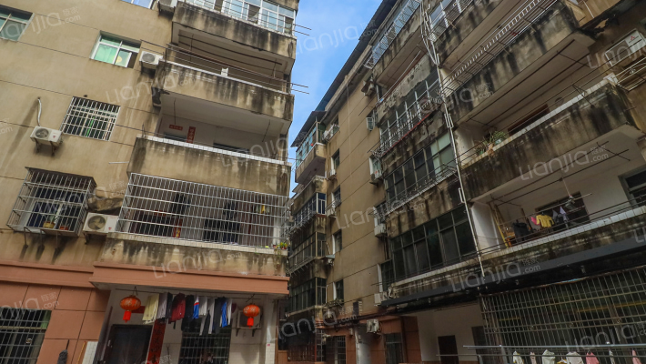 老法院宿舍外景图