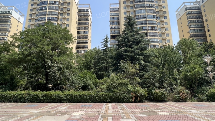 警苑小区外景图