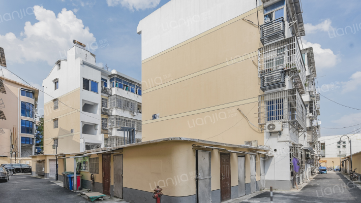 笛福新村外景图