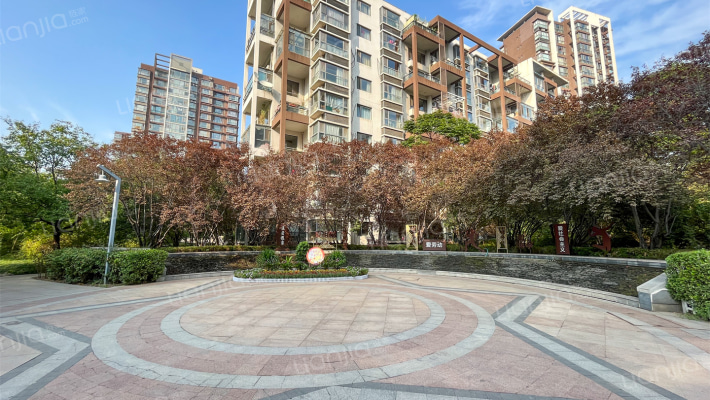 格调春天外景图