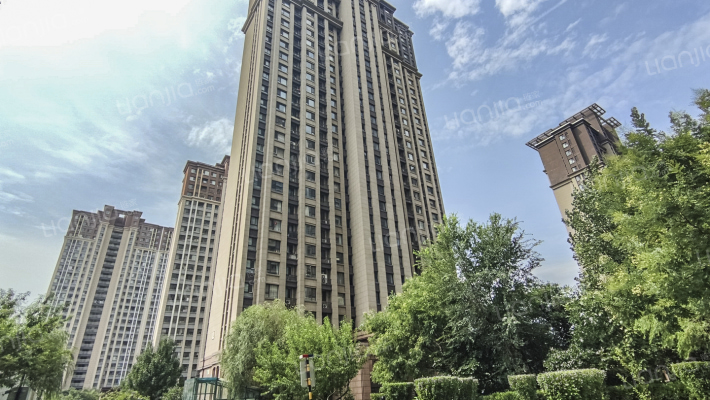 绿地梵尔赛公馆外景图