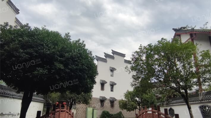 芙蓉古城川西区外景图