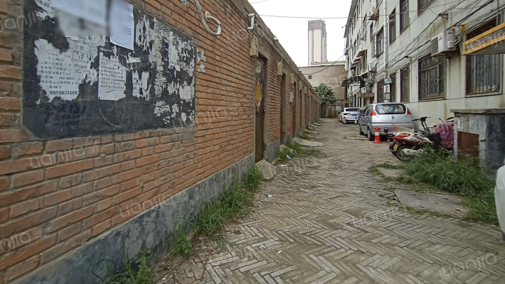 城关房产公司家属楼外景图