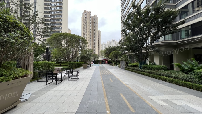 旭辉广场铂宸府外景图