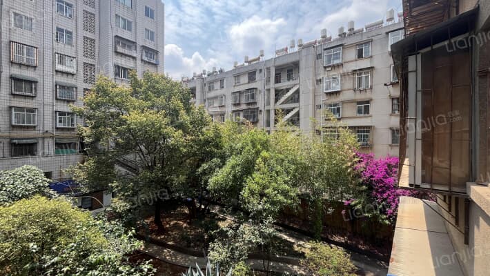 新迎小区南区警校宿舍外景图