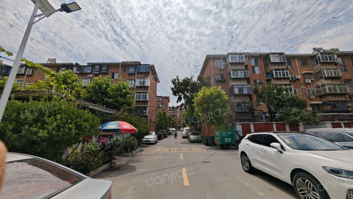 山东中医药大学一宿舍外景图