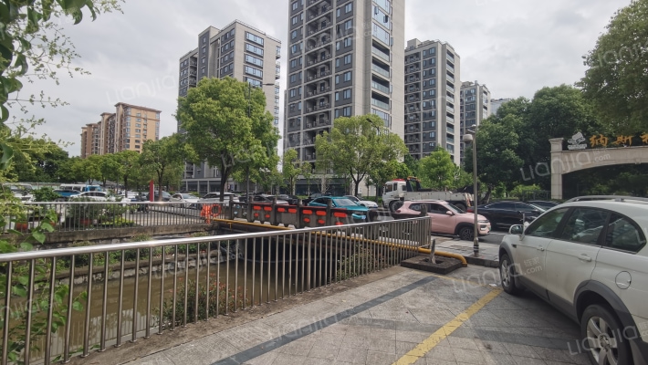 萧元江南沥城外景图