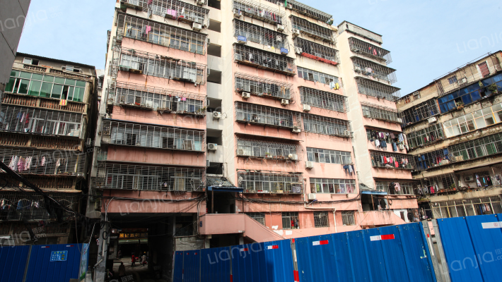 十字街8号外景图