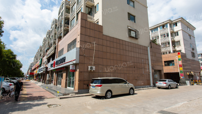 钟楼大街20号院外景图