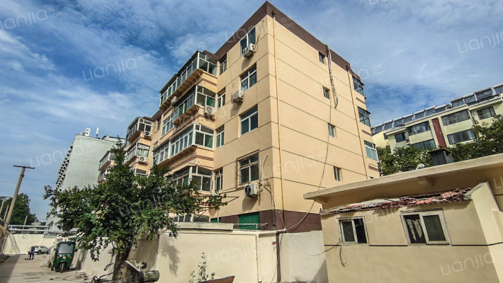 凤凰山路106号外景图