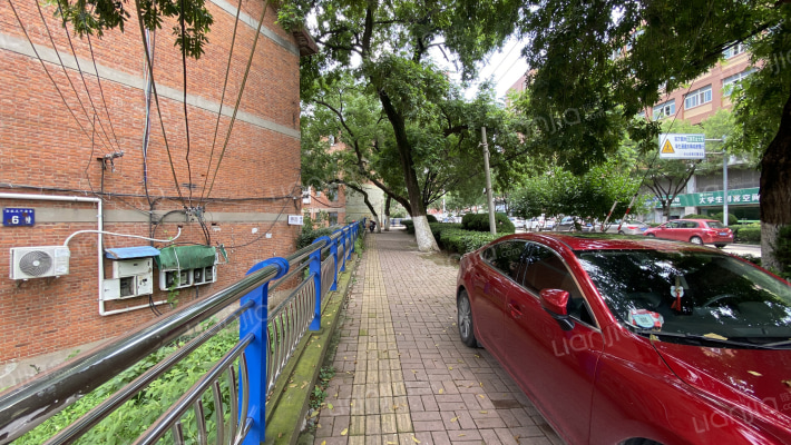 安农大二宿舍外景图