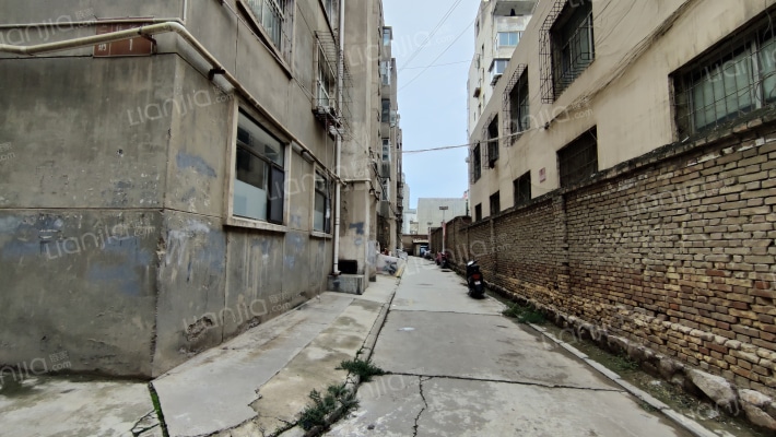 兰钢住宅楼外景图