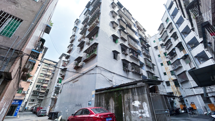 皮鞋城南三街56号附9号外景图