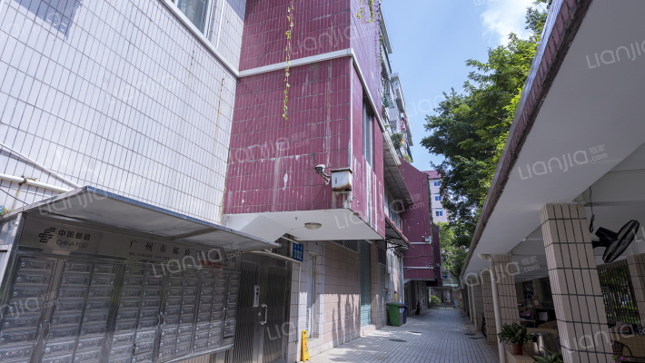 伟伦体校宿舍外景图