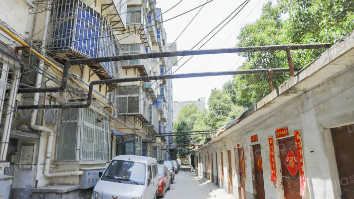 华山路92号院外景图