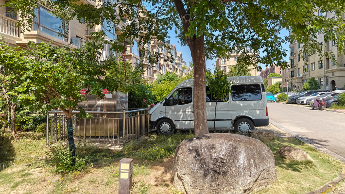 府厚名门外景图