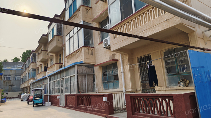 老百货公司家属院外景图