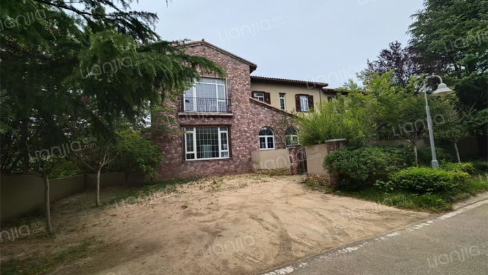 芭东和园外景图