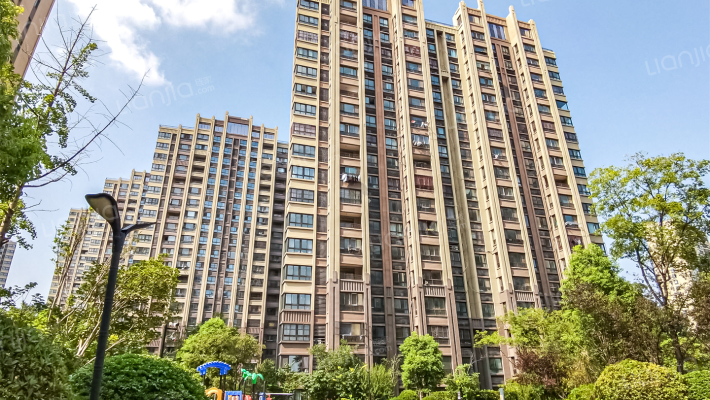 绿地高铁东城三期外景图