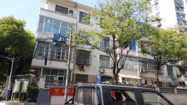 梅山灯光球场小区外景图