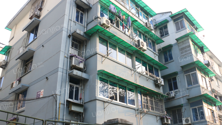 江城路742号外景图