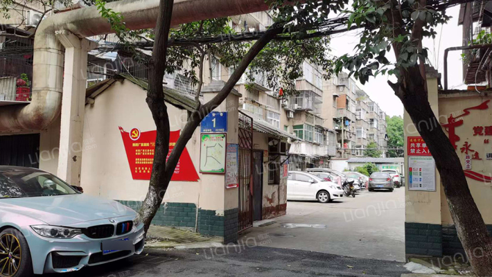 刺绣厂家属院外景图