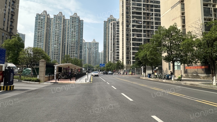 恒大悦湖商业广场外景图