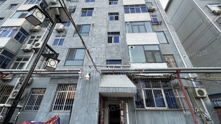 变压器厂住宅楼外景图