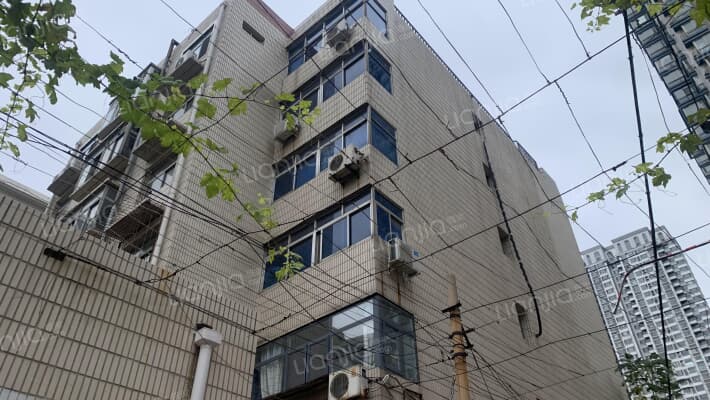 住宅开发公司宿舍外景图