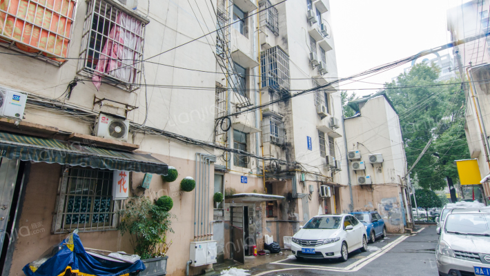 煤建宿舍外景图