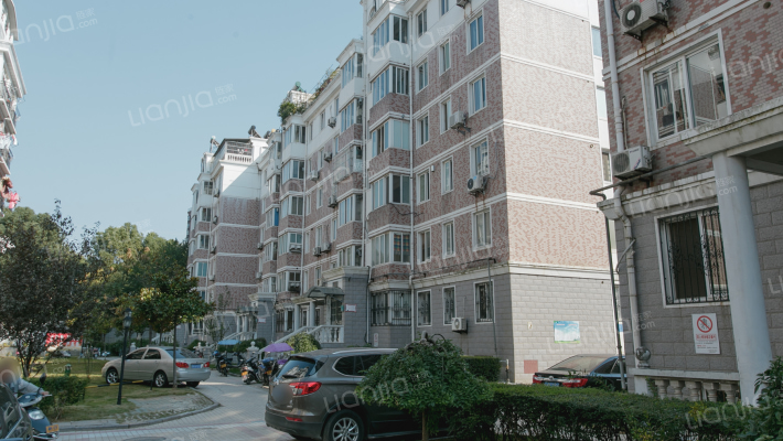 阳光花园外景图