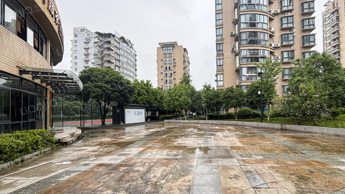 后亭子社区工农路外景图