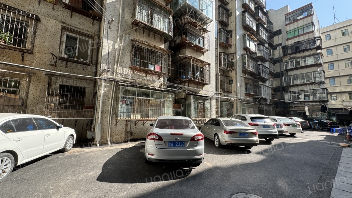 云南机床厂宿舍外景图