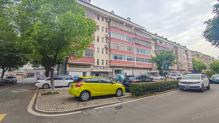 凯旋路1596号外景图