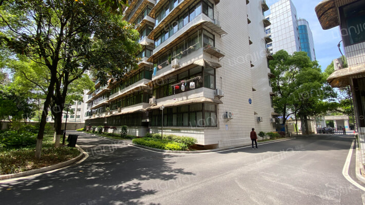 粮油大院宿舍外景图