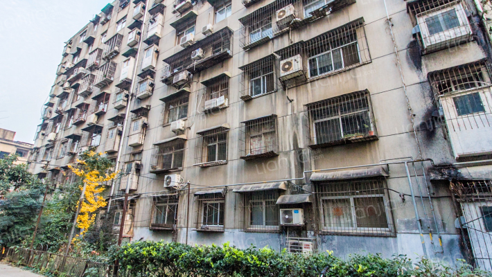 老龙堤102家属院外景图