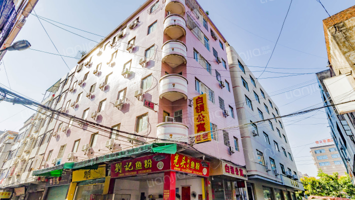 卫山北三路外景图