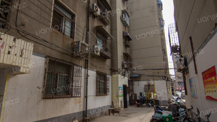 老烟厂家属院外景图