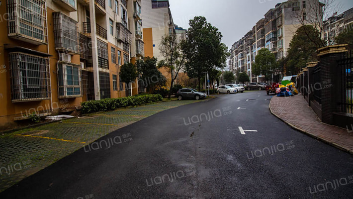 龙山水榭外景图