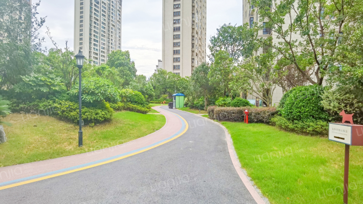 百合花园外景图