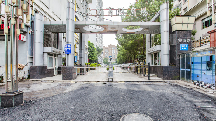 东方商务广场外景图