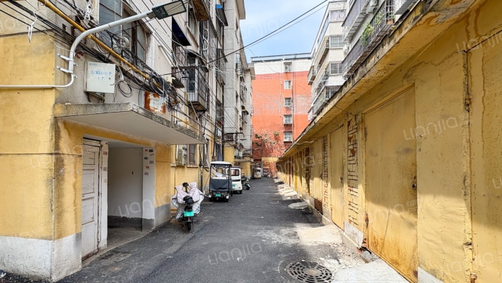 粮局仓库家属院外景图