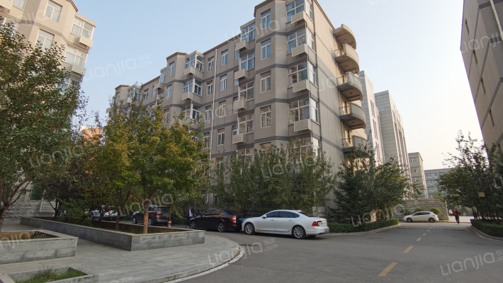 河北师范大学汇华学院公寓外景图