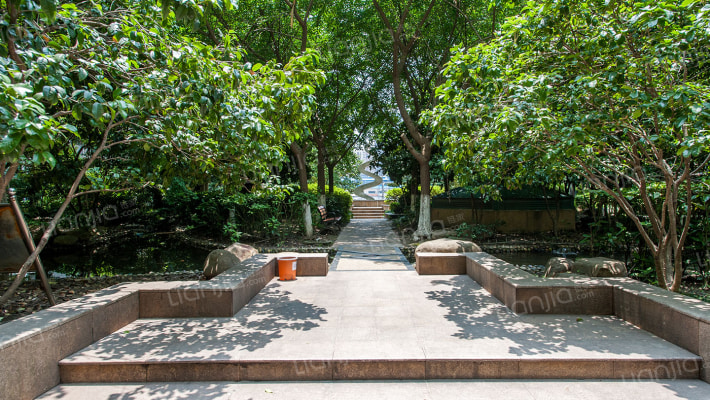 精文城上城外景图