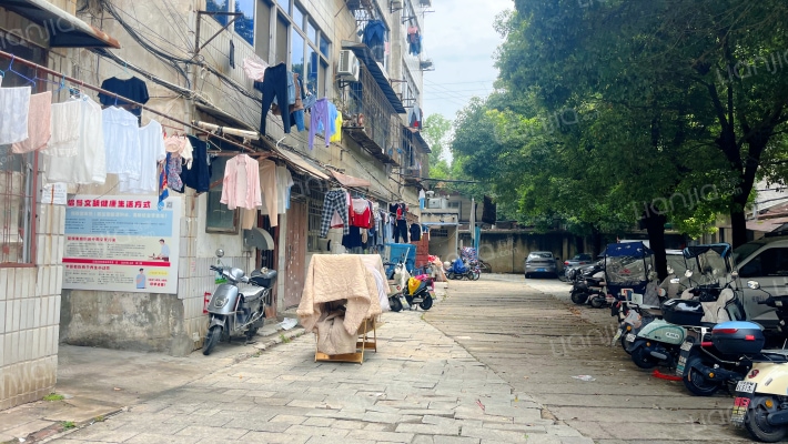 江夏区第一小学宿舍区外景图