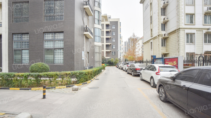 维也纳森林花园外景图