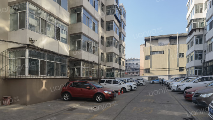 汽运三小区外景图